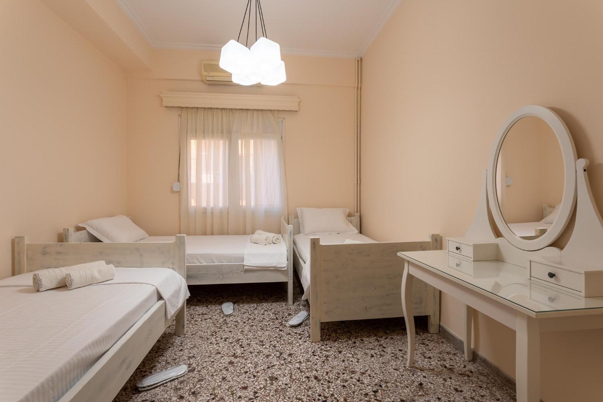 Central Mytilene City-View Apartment For 7 Eksteriør billede