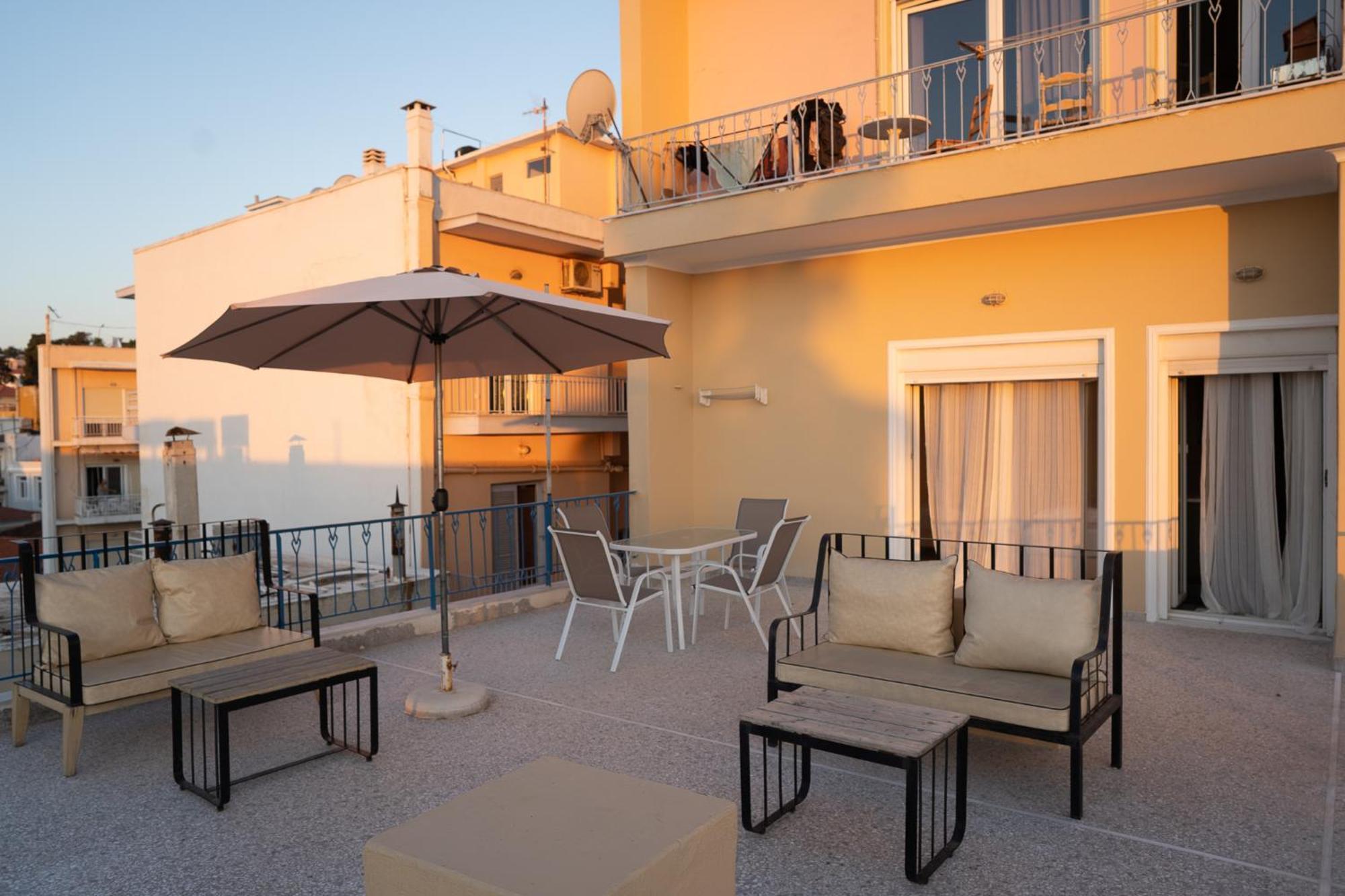 Central Mytilene City-View Apartment For 7 Eksteriør billede