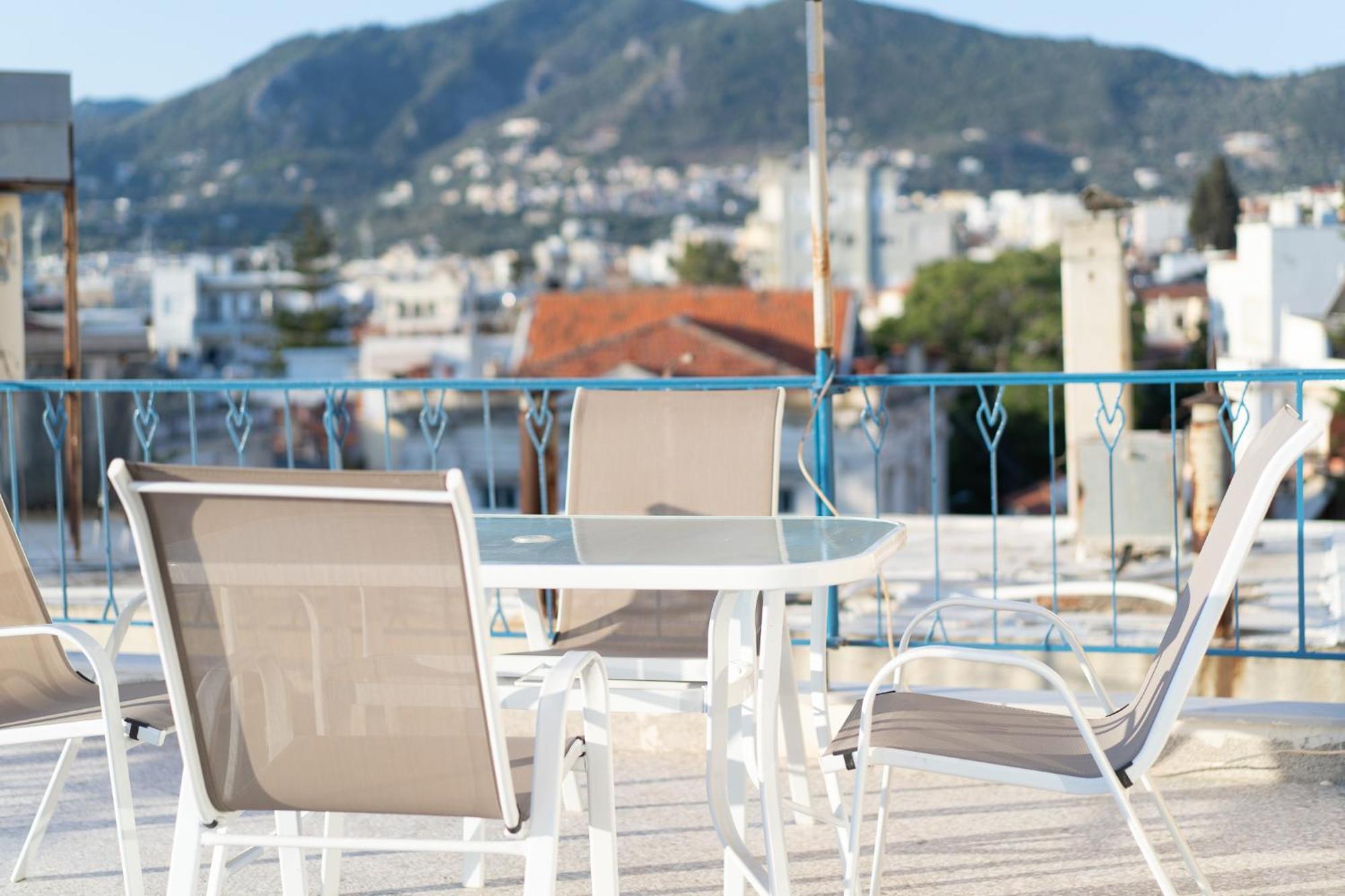 Central Mytilene City-View Apartment For 7 Eksteriør billede