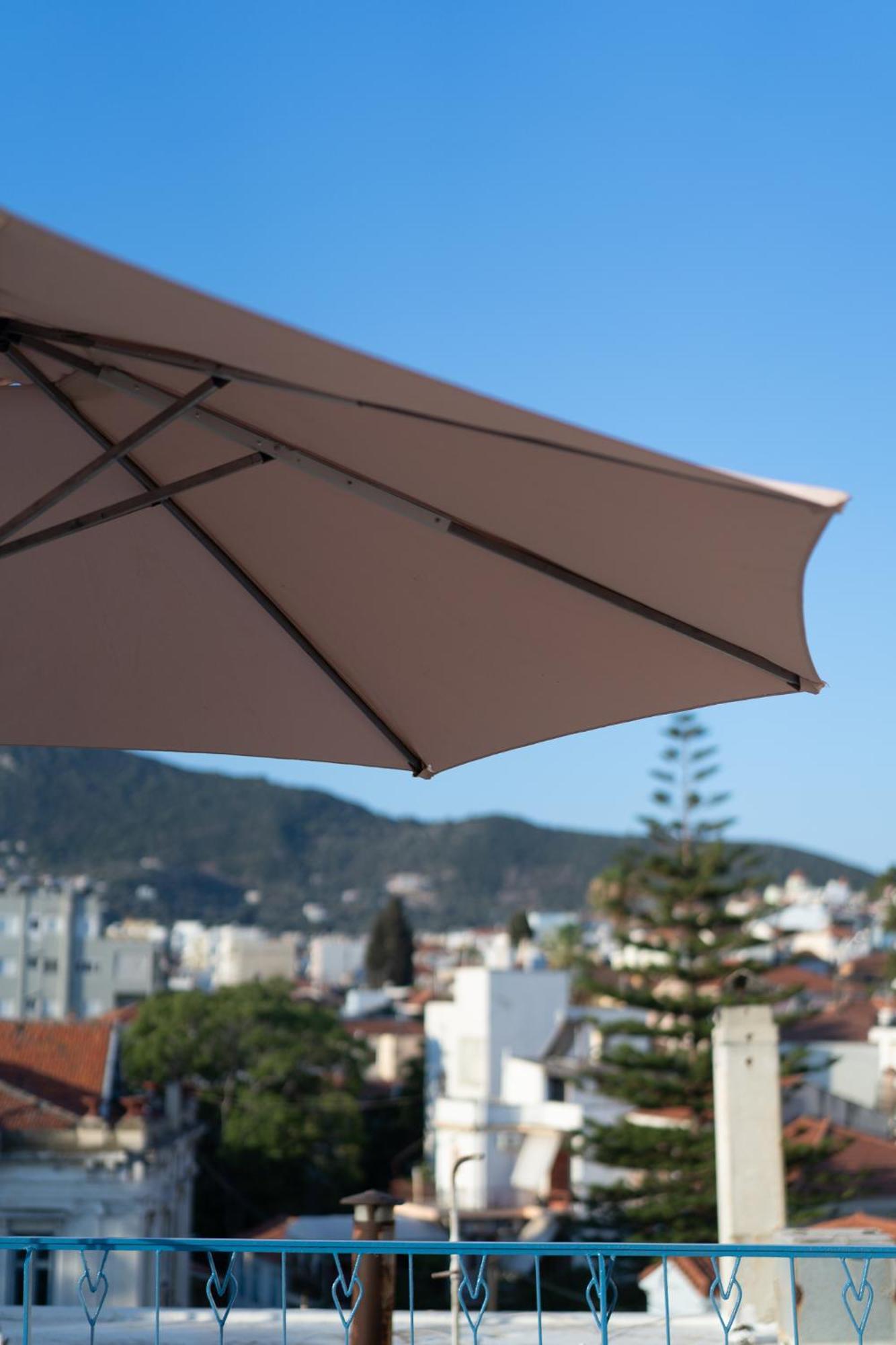 Central Mytilene City-View Apartment For 7 Eksteriør billede